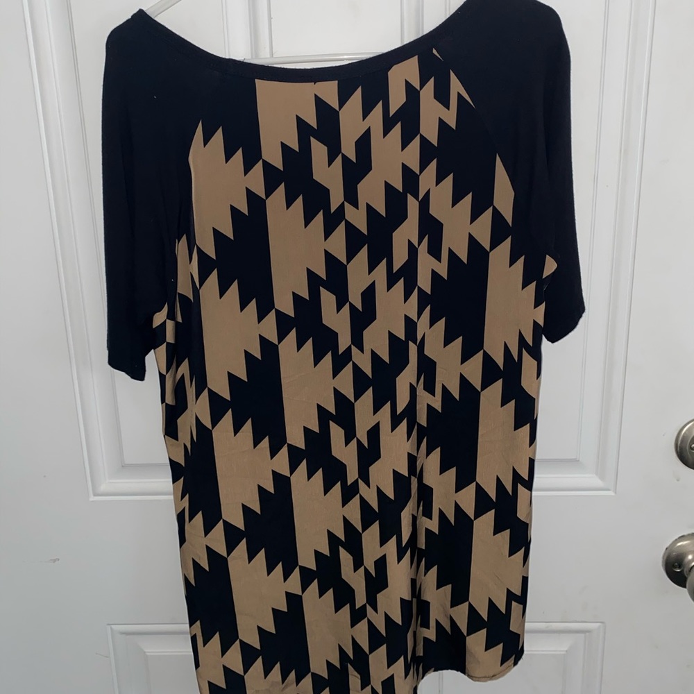 Buckle Top! - Picture 2 of 3